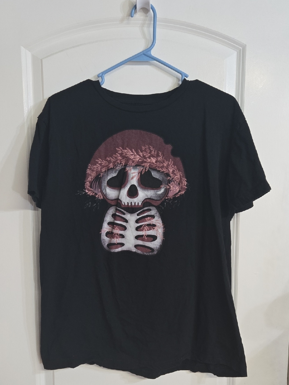 Black Graphic Skull Tee with Pink Hood Shroom Art Large Large